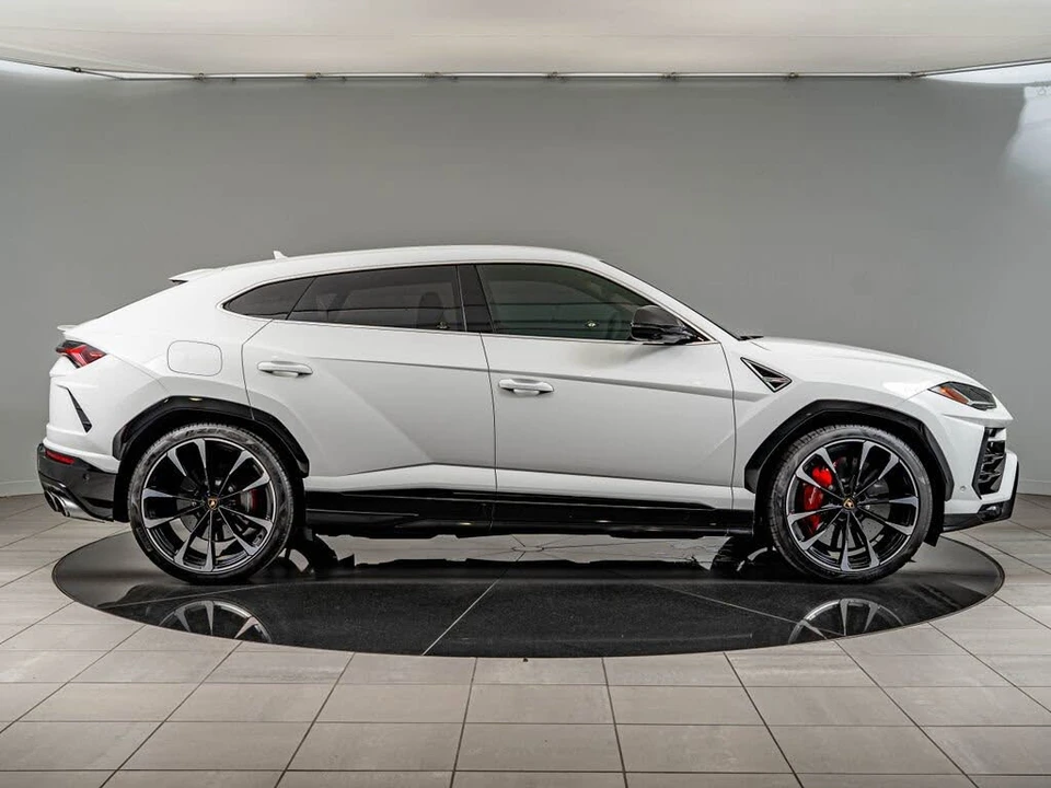 2022 Lamborghini Urus - Image 4 of 31