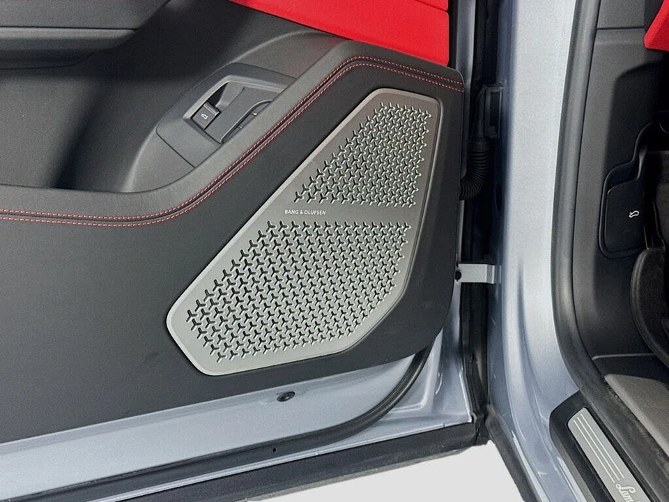 2022 Lamborghini Urus - Image 19 of 31