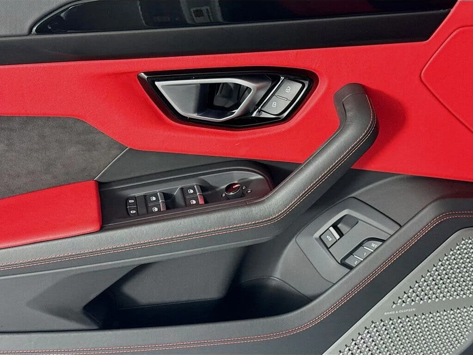 2022 Lamborghini Urus - Image 18 of 31
