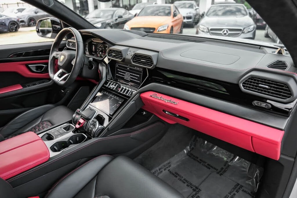 2022 Lamborghini Urus - Image 10 of 31