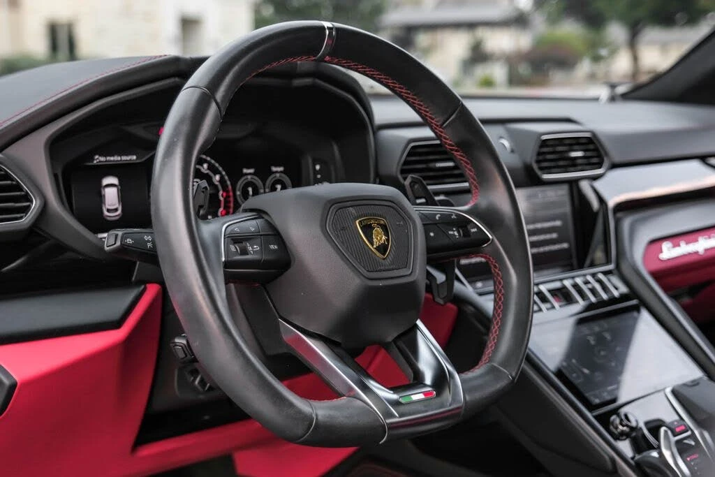 2022 Lamborghini Urus - Image 14 of 31