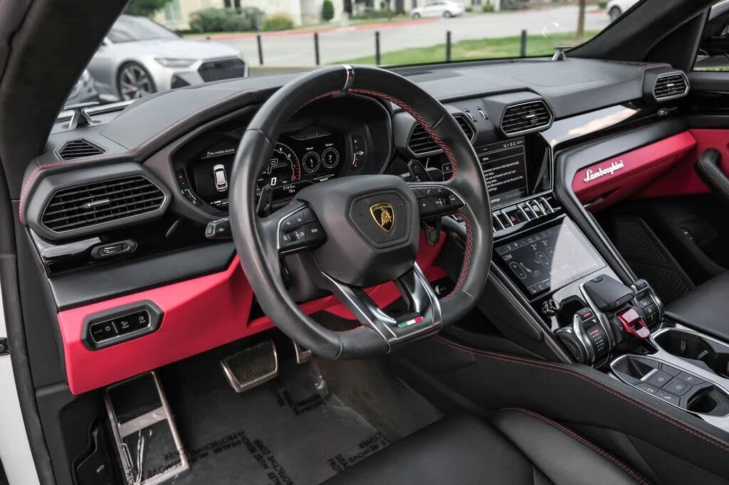 2022 Lamborghini Urus - Image 13 of 31