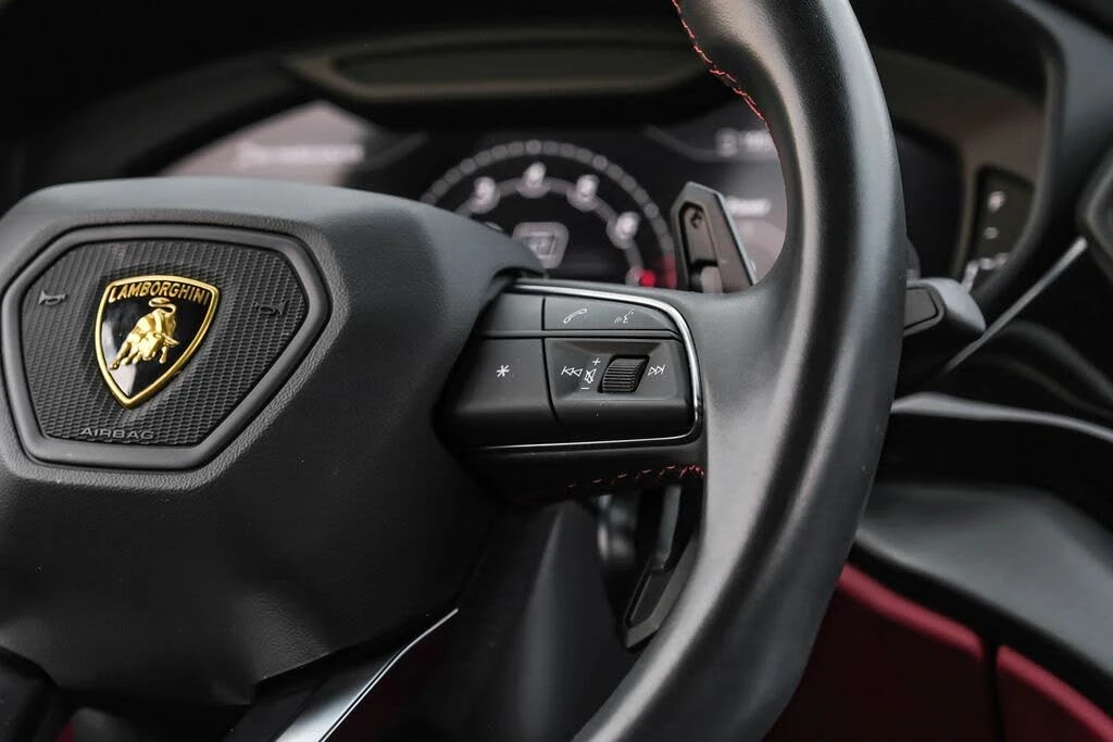 2022 Lamborghini Urus - Image 17 of 31