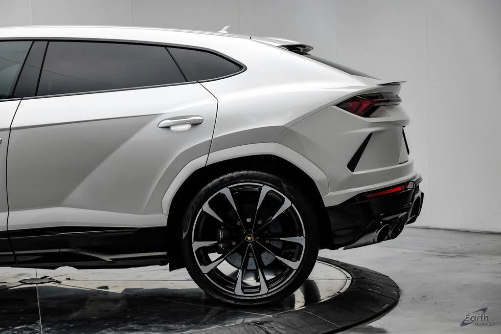2022 Lamborghini Urus - Image 10 of 31