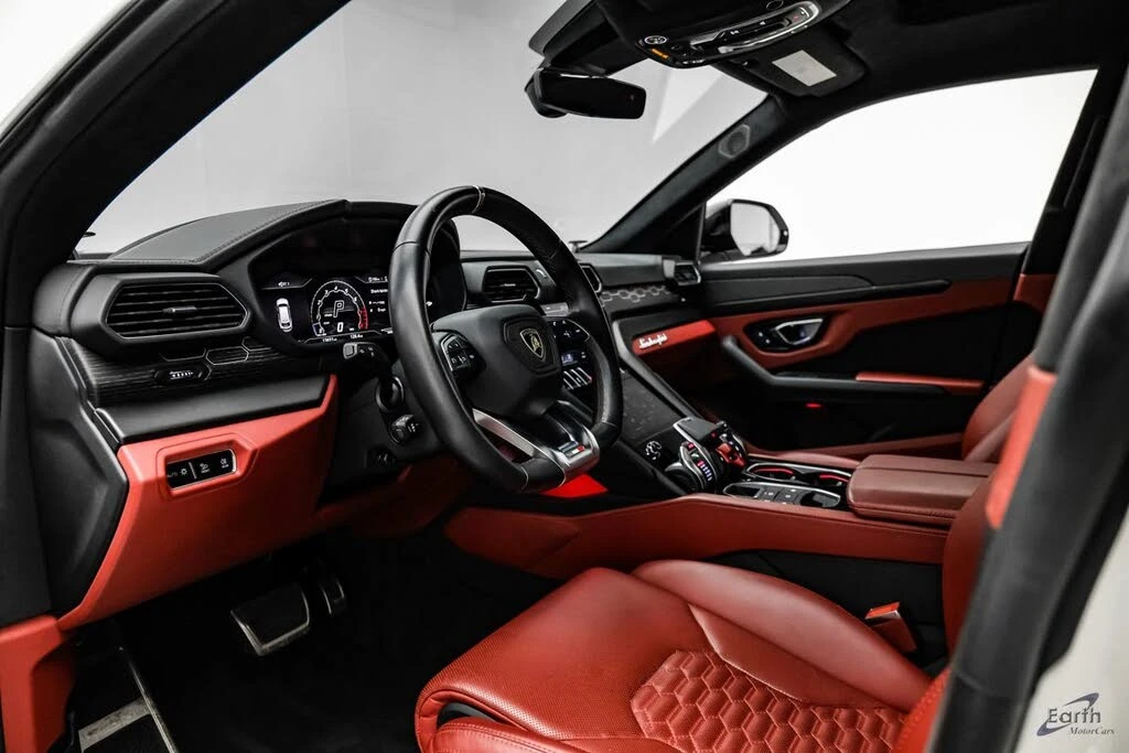 2022 Lamborghini Urus - Image 2 of 31