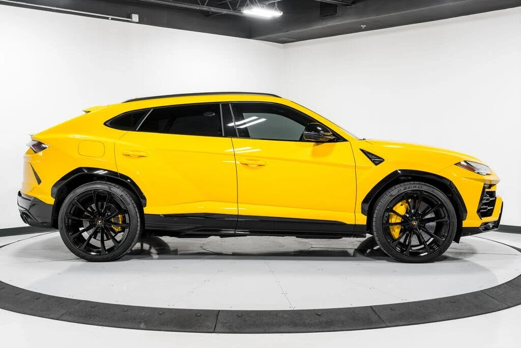 2022 Lamborghini Urus - Image 2 of 31