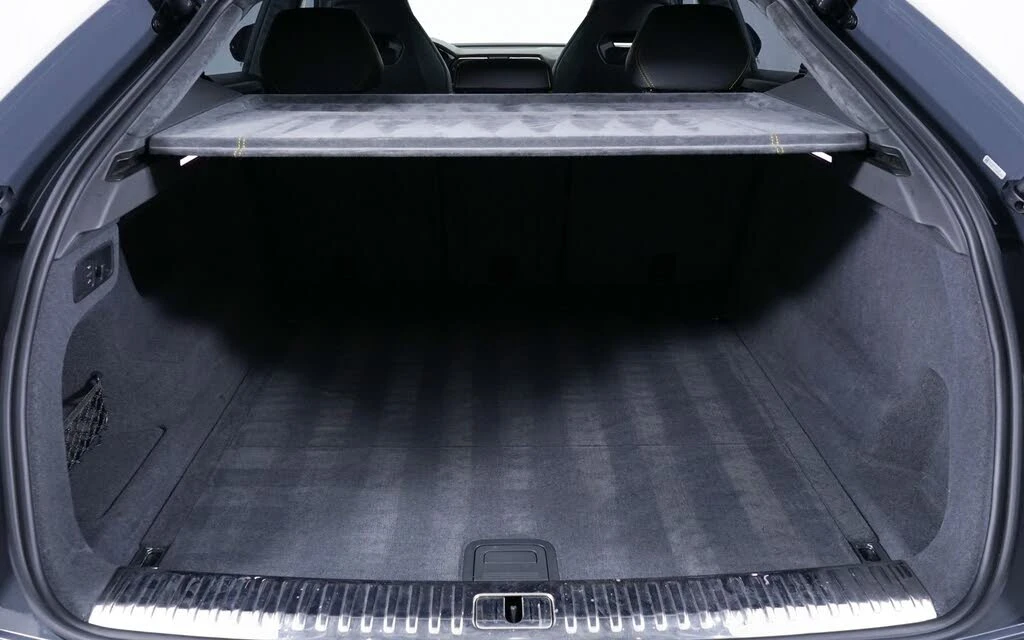 2022 Lamborghini Urus - Image 16 of 30