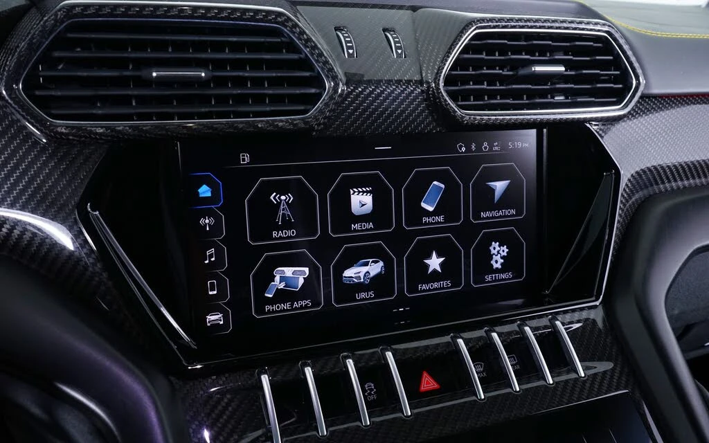 2022 Lamborghini Urus - Image 25 of 30
