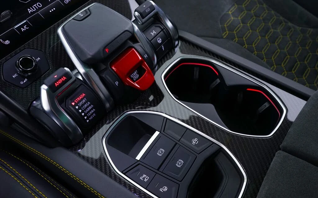 2022 Lamborghini Urus - Image 27 of 30