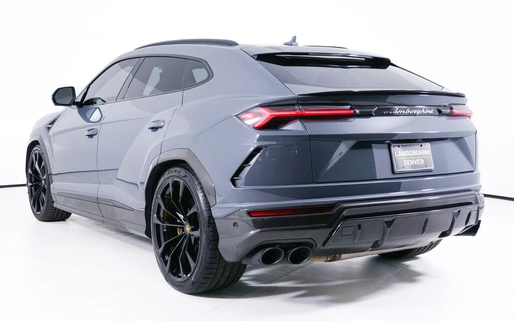 2022 Lamborghini Urus - Image 17 of 30