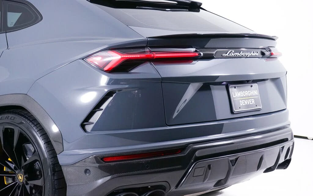 2022 Lamborghini Urus - Image 15 of 30