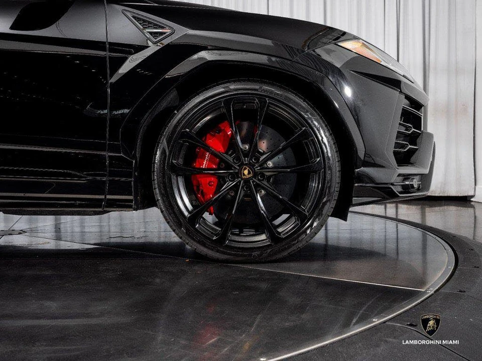 2022 Lamborghini Urus - Image 16 of 31
