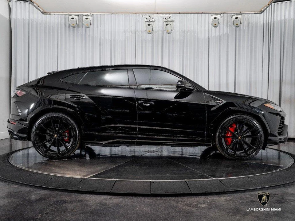 2022 Lamborghini Urus - Image 14 of 31