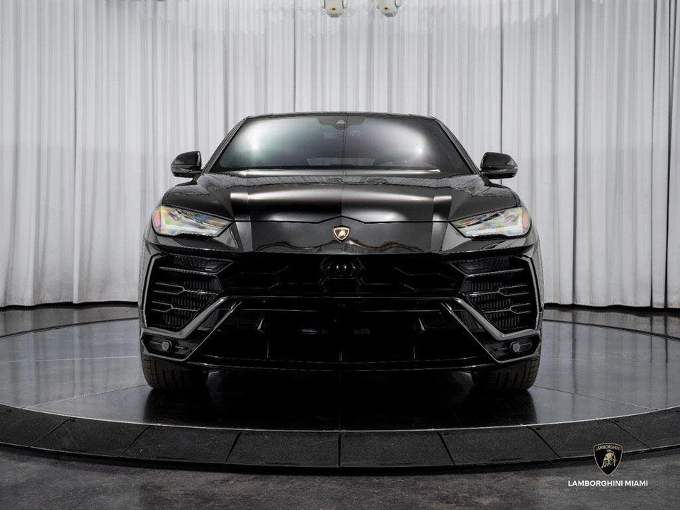 2022 Lamborghini Urus - Image 2 of 31