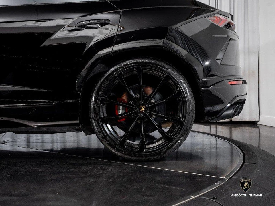 2022 Lamborghini Urus - Image 7 of 31