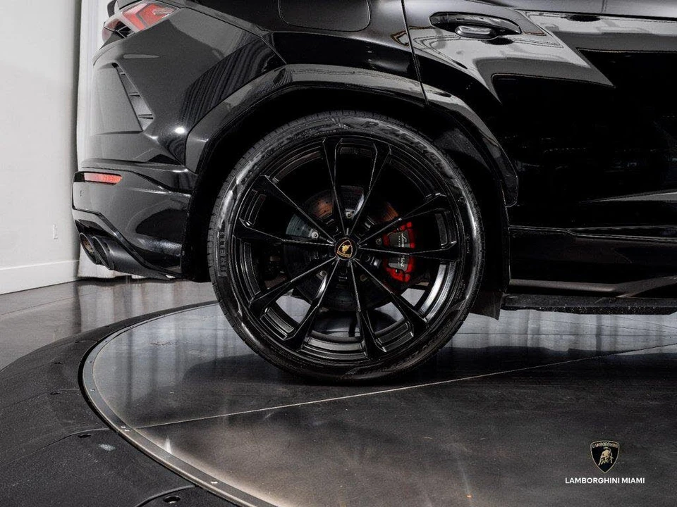 2022 Lamborghini Urus - Image 15 of 31