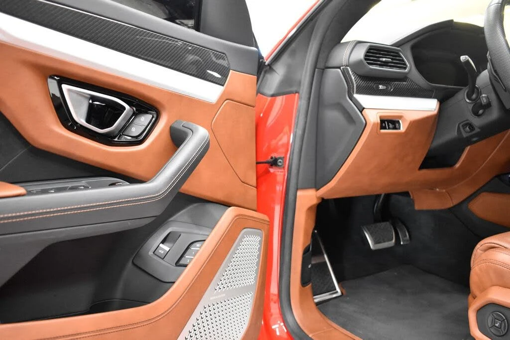 2022 Lamborghini Urus - Image 17 of 31