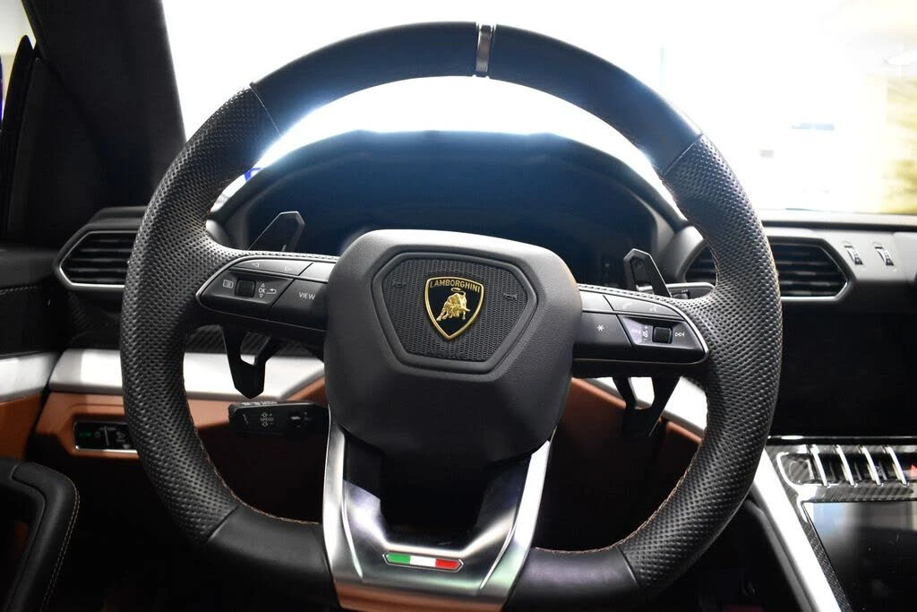 2022 Lamborghini Urus - Image 27 of 31