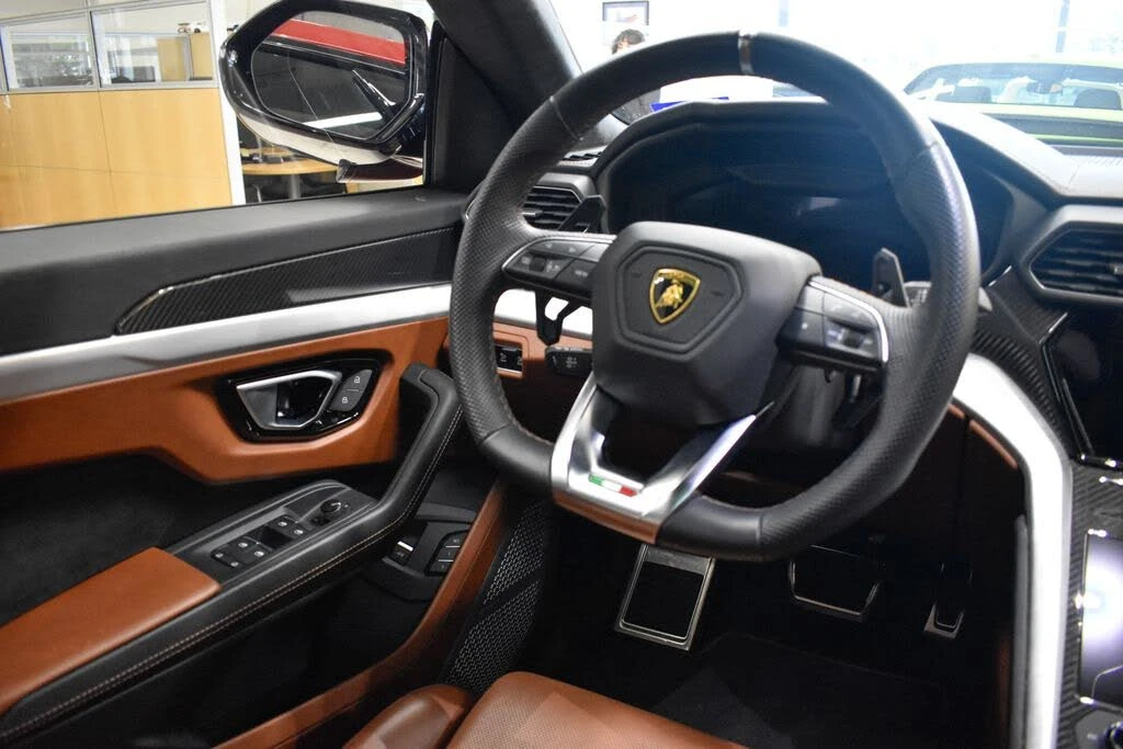 2022 Lamborghini Urus - Image 24 of 31