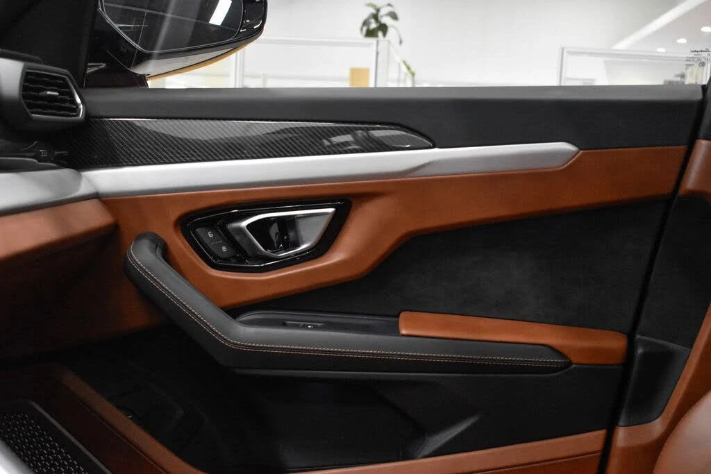 2022 Lamborghini Urus - Image 26 of 31