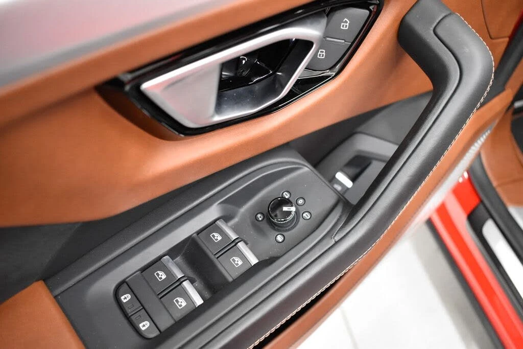 2022 Lamborghini Urus - Image 18 of 31
