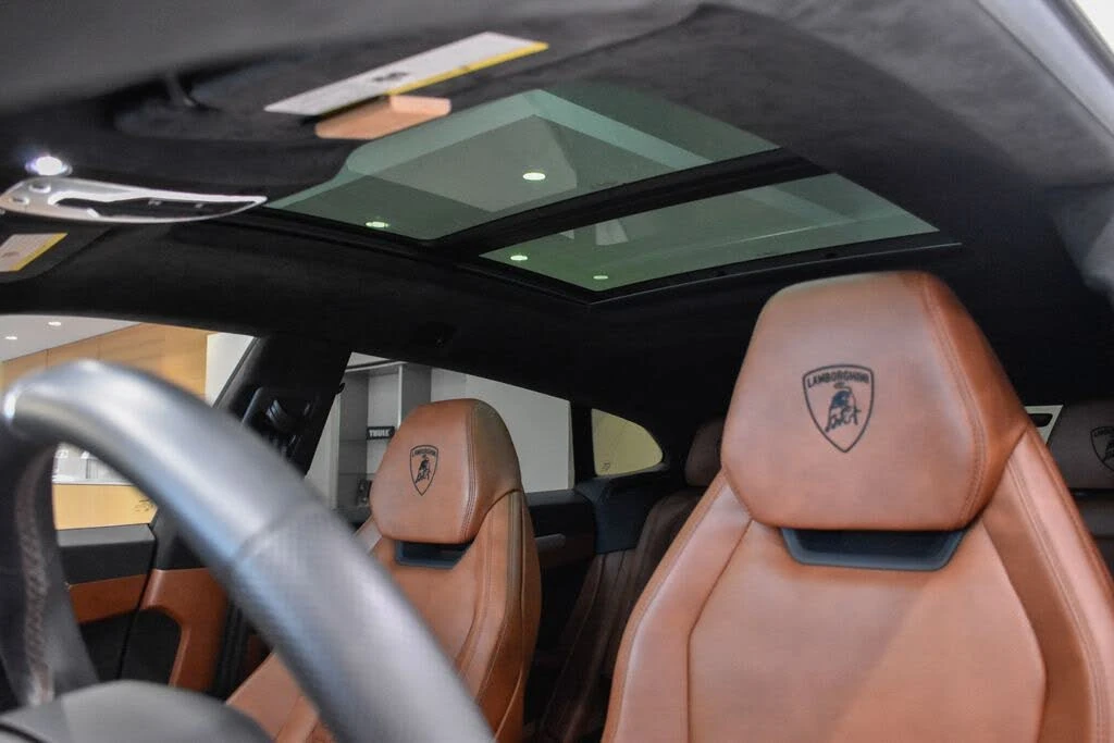 2022 Lamborghini Urus - Image 2 of 31