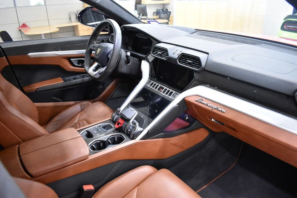 2022 Lamborghini Urus - Image 22 of 31