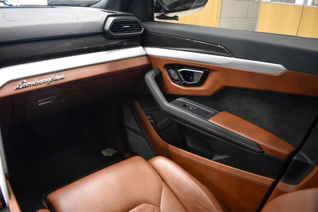 2022 Lamborghini Urus - Image 25 of 31