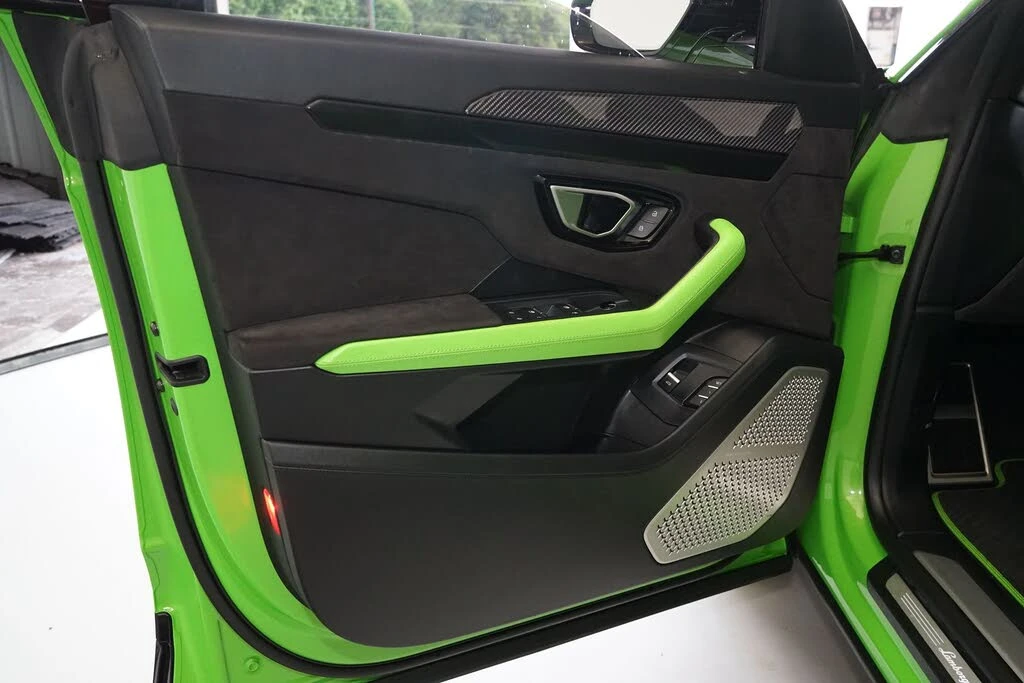 2022 Lamborghini Urus - Image 26 of 31