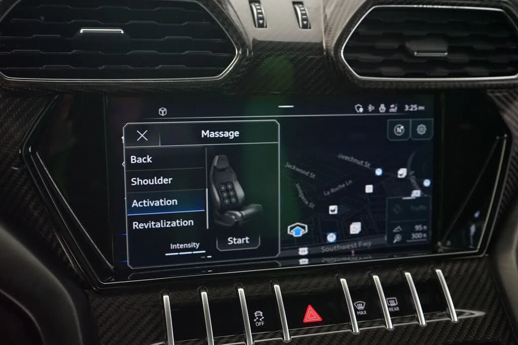 2022 Lamborghini Urus - Image 18 of 31