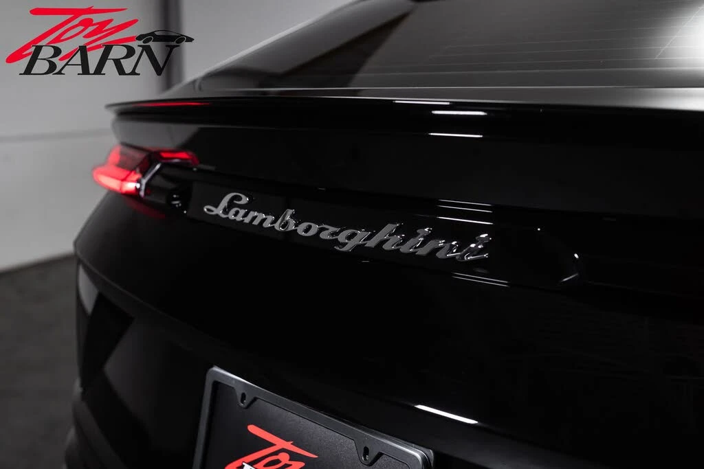 2022 Lamborghini Urus - Image 12 of 31
