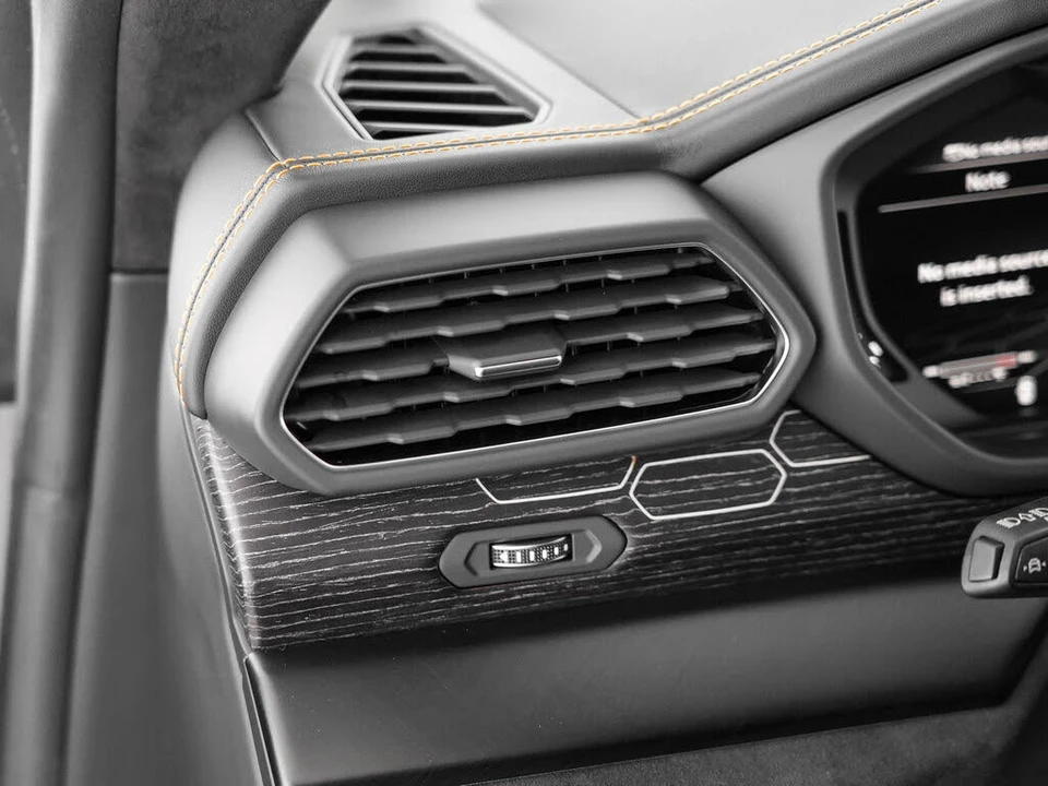 2022 Lamborghini Urus - Image 18 of 31