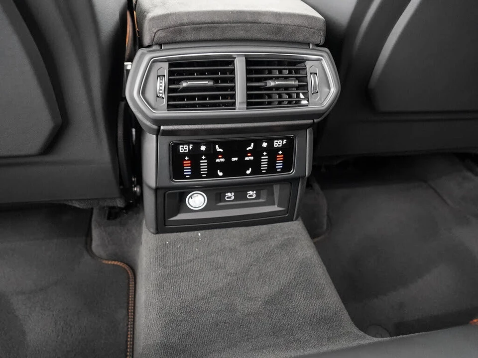 2022 Lamborghini Urus - Image 27 of 31