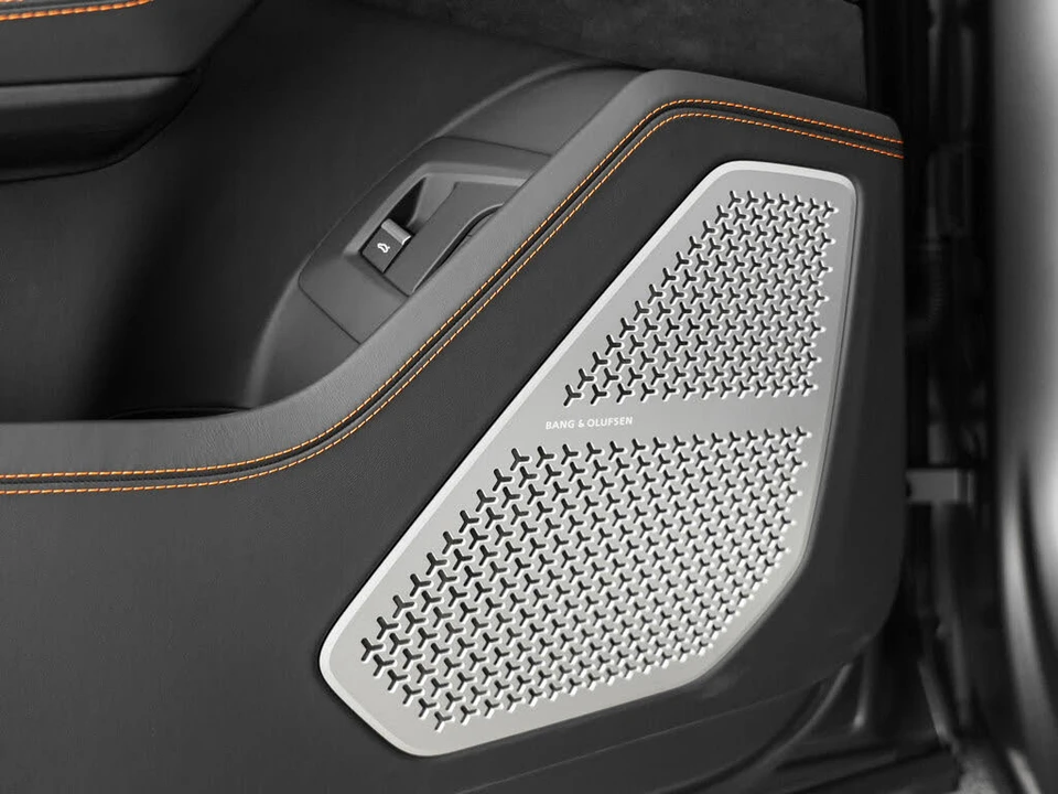 2022 Lamborghini Urus - Image 12 of 31