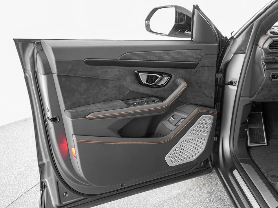 2022 Lamborghini Urus - Image 11 of 31