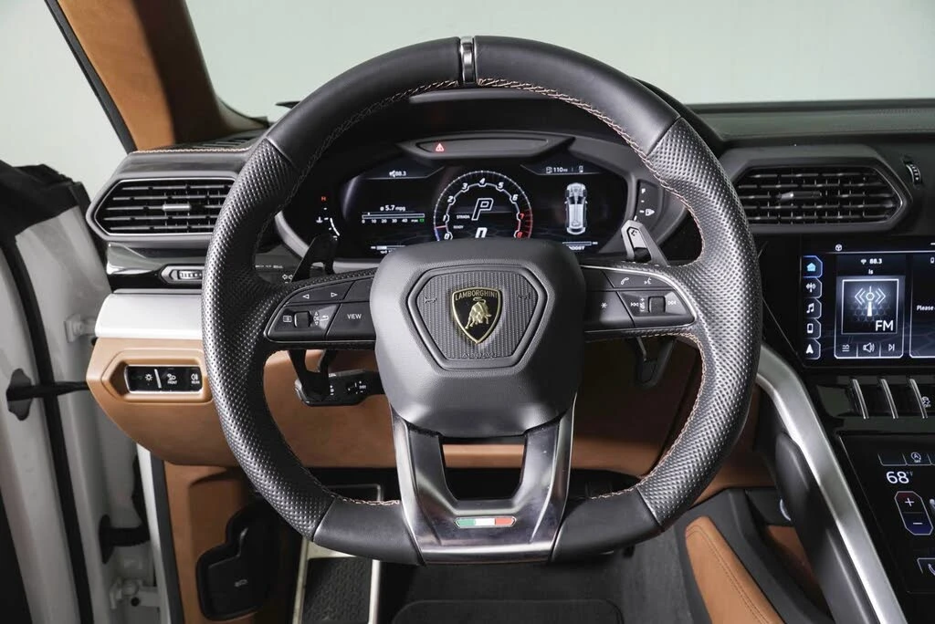 2022 Lamborghini Urus - Image 11 of 31