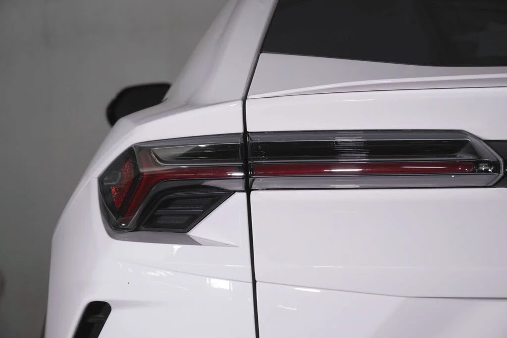 2022 Lamborghini Urus - Image 19 of 31