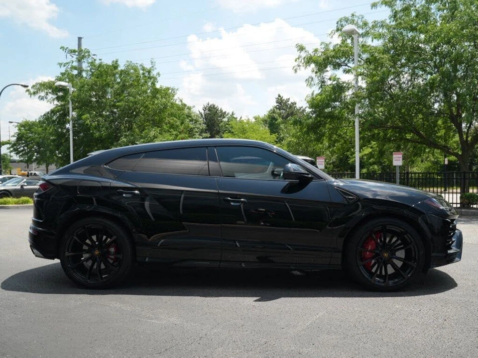 2022 Lamborghini Urus - Image 25 of 31