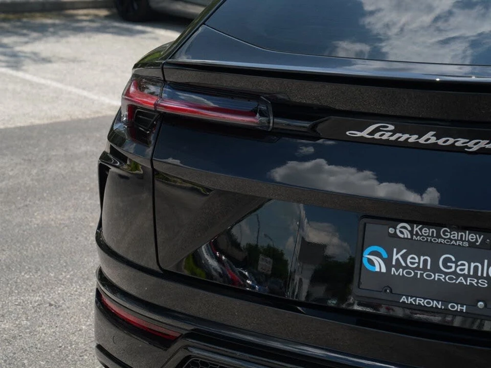 2022 Lamborghini Urus - Image 17 of 31