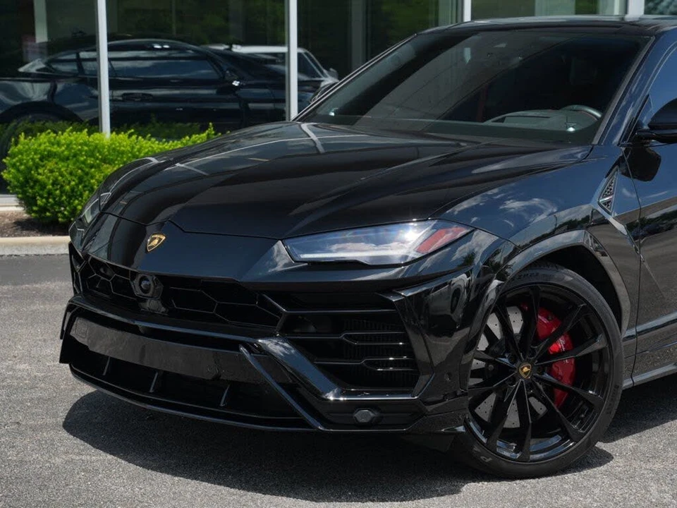 2022 Lamborghini Urus - Image 2 of 31