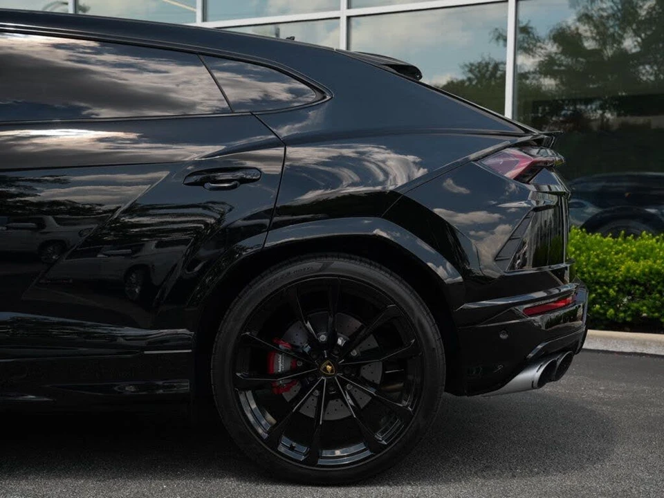 2022 Lamborghini Urus - Image 11 of 31