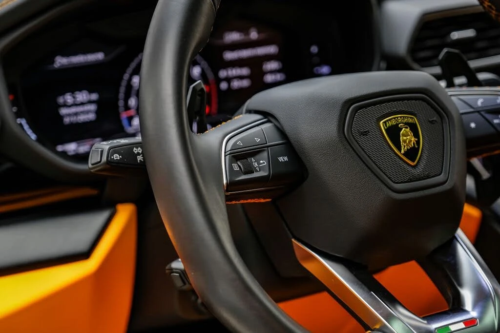 2022 Lamborghini Urus - Image 16 of 31