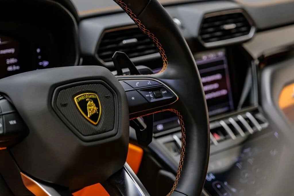 2022 Lamborghini Urus - Image 17 of 31