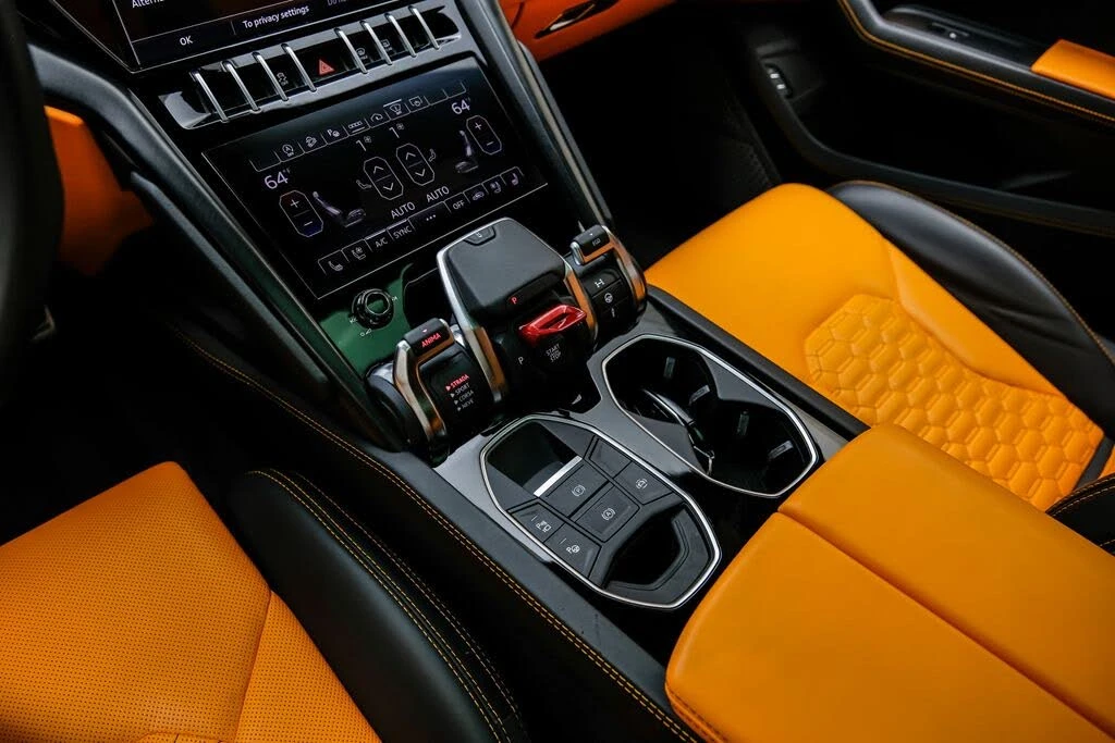 2022 Lamborghini Urus - Image 25 of 31
