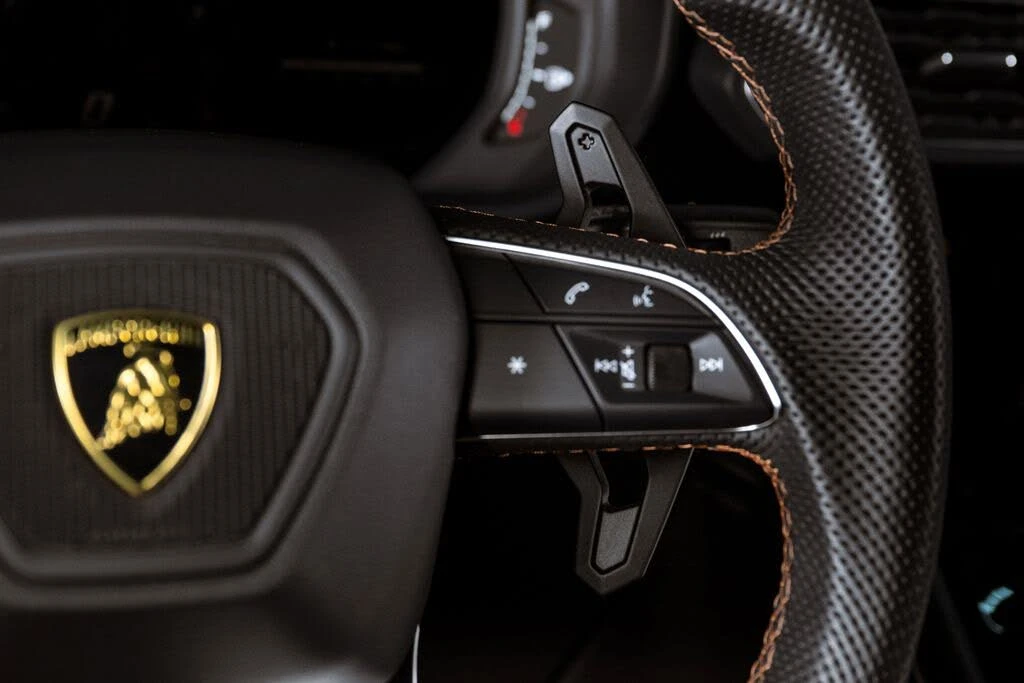 2022 Lamborghini Urus - Image 16 of 31