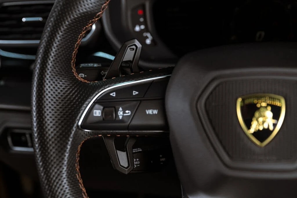 2022 Lamborghini Urus - Image 15 of 31