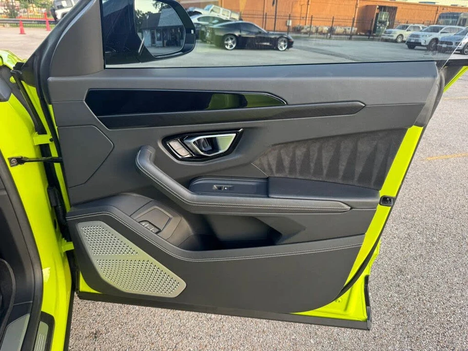 2022 Lamborghini Urus - Image 20 of 31