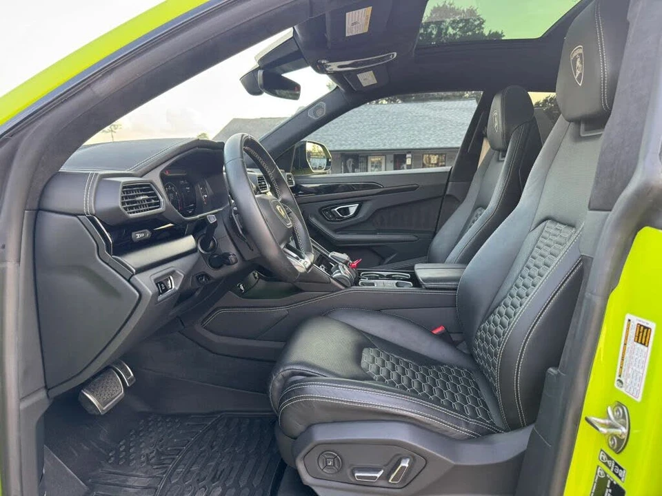 2022 Lamborghini Urus - Image 21 of 31