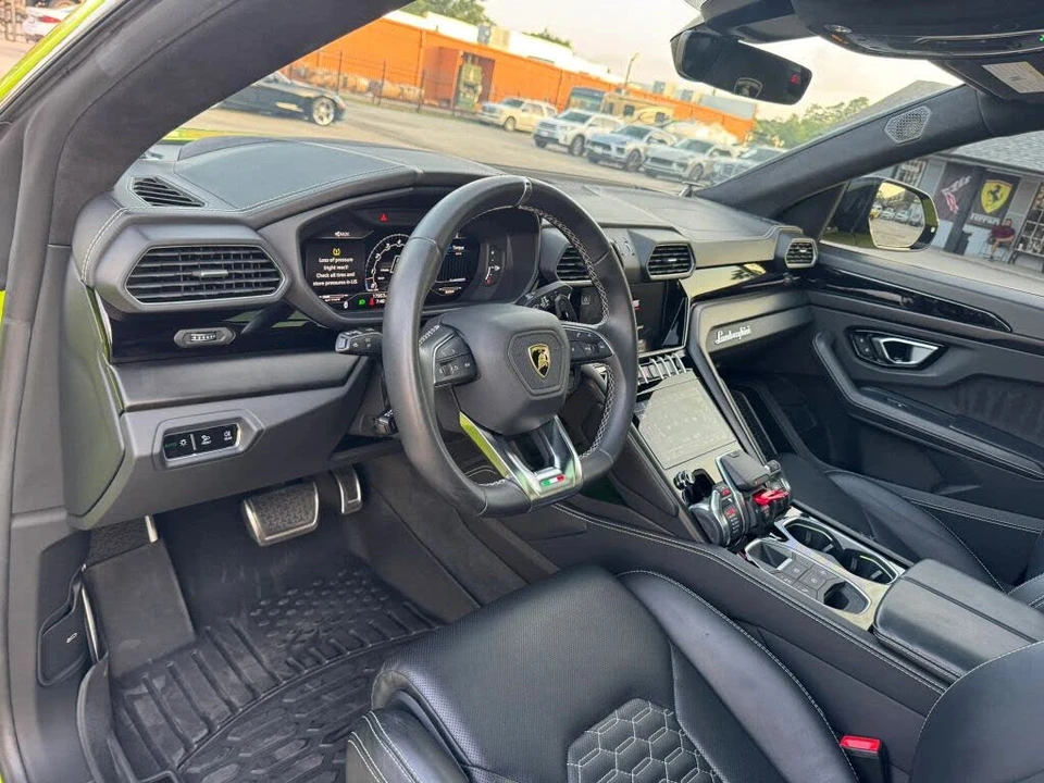 2022 Lamborghini Urus - Image 23 of 31