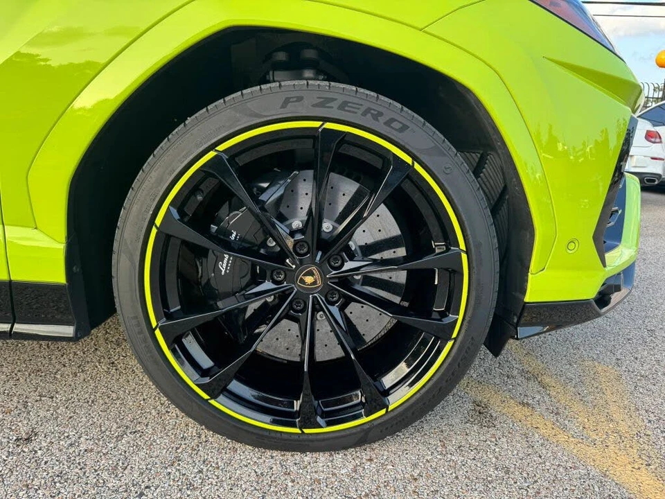 2022 Lamborghini Urus - Image 14 of 31